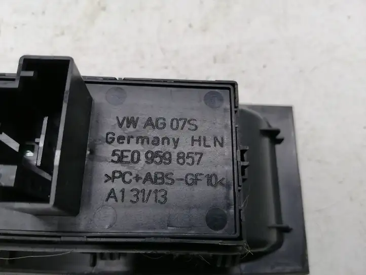 Skoda Octavia Mk3 (5E) (2013 - 2019) 5E0959857 Блок кнопок стеклоподъемников — фото 4
