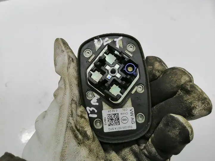 Skoda Octavia Mk3 (5E) (2013 - 2019) 5Q0035507A GPS антенна — фото 4