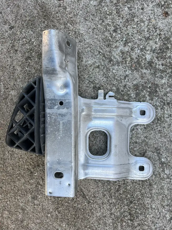 BMW 2 F22 F23 (2013 - 2017) 51117266193 Кронштейн панели радиатора — фото 1