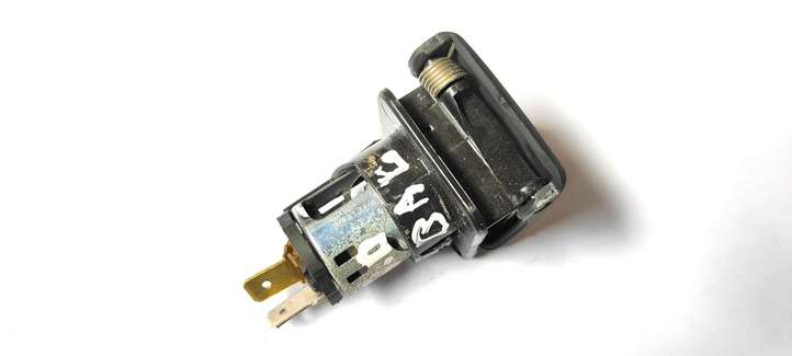 Land Rover Range Rover (2002 - 2005)   12 V гнездо (сзади)