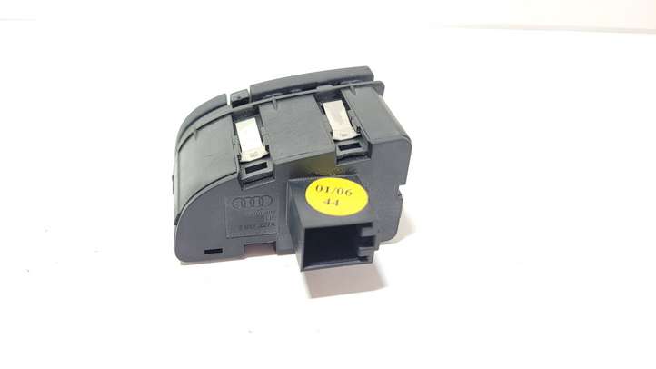 Audi A6 (2004 - 2008)  4F2927227A Другие включатели / ручки/ переключатели