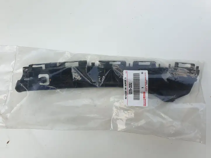 Toyota Yaris (2014 - 2019) 525760D262 Кронштейн заднего бампера — фото 1