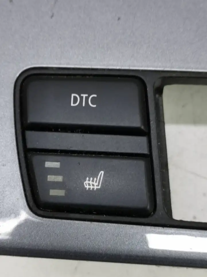 BMW 5 E60 E61 (2004 - 2010) 9159077 Включатель обогрева — фото 2