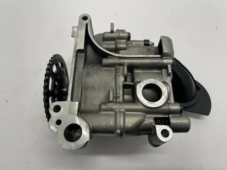 BMW M6 F06/F12/F13 (2012 - 2018) 7843135 Масляный насос — фото 1