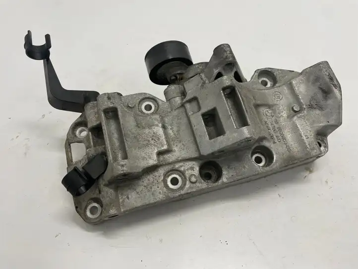 BMW 1 F20 F21 (2011 - 2019) 8506863 Кронштейн генератора — фото 2
