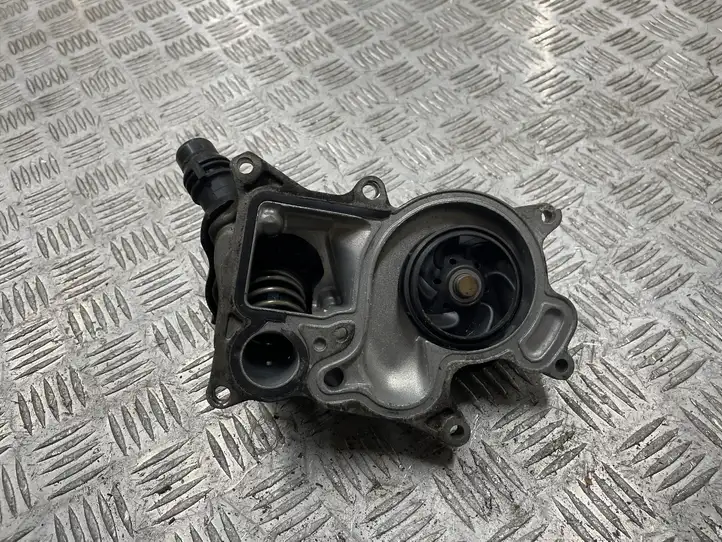 BMW 3 F30 F35 F31 (2012 - 2018) 781083304 насос охлаждения — фото 2