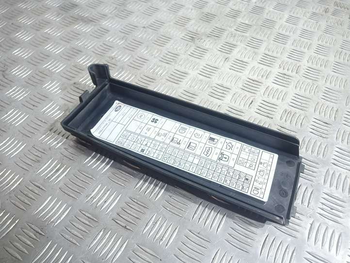 Land Rover Discovery (2004 - 2009)  490000072 Крышка ящика предохранителей