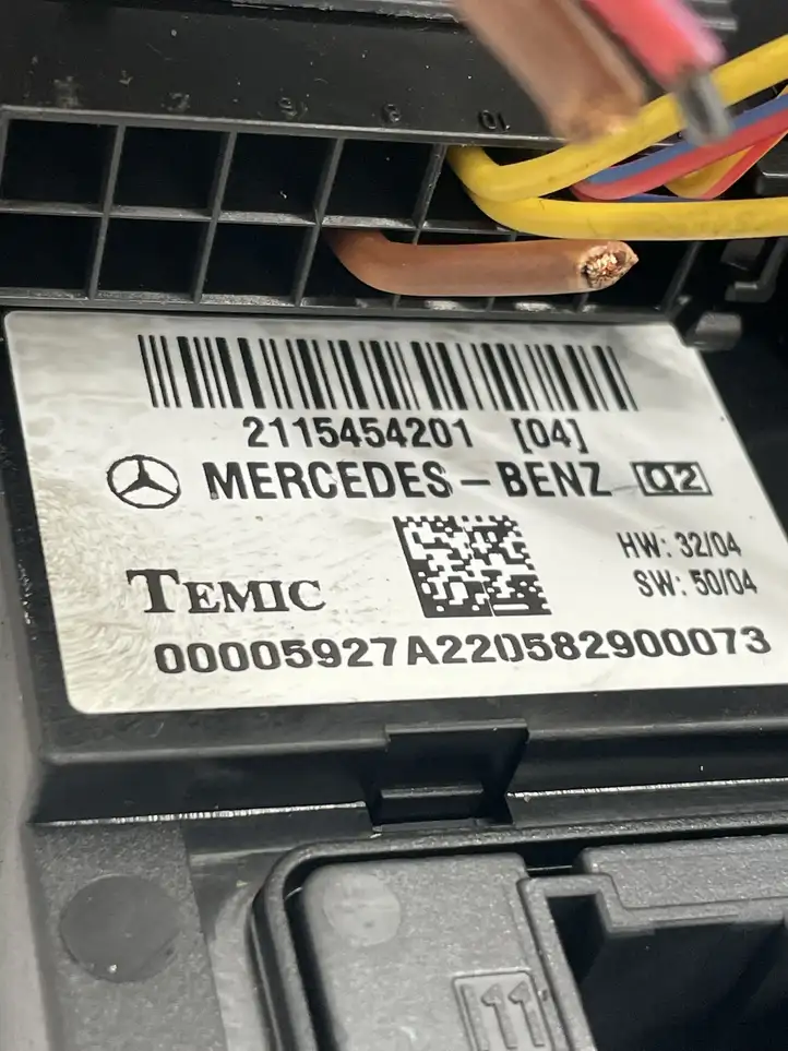 Mercedes-Benz E W211 (2002 - 2009) A2115454201 Блок предохранителей — фото 3
