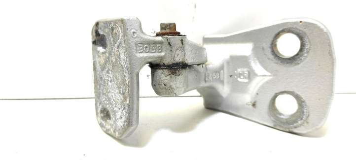 Land Rover Discovery (2004 - 2009)   Нижняя петля задней двери