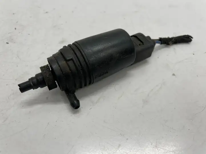 BMW 5 F10 F11 (2009 - 2016) 8377612 Насос омывателя стекла — фото 1