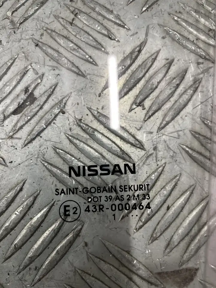 Nissan Note (E11) (2006 - 2014) Стекло передней двери — фото 2