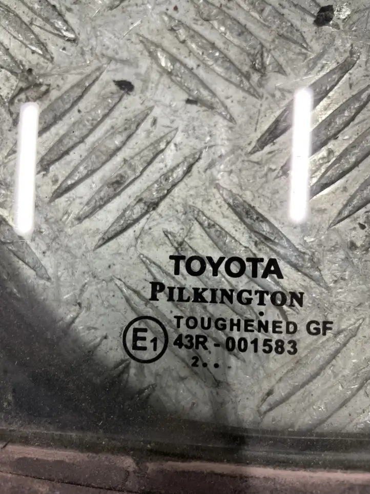 Toyota Avensis T270 (2012 - 2015) Форточка двери — фото 2