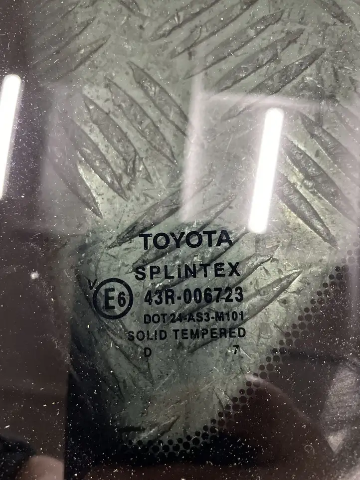 Toyota Corolla Verso E121 (2004 - 2007) Заднее боковое стекло — фото 2