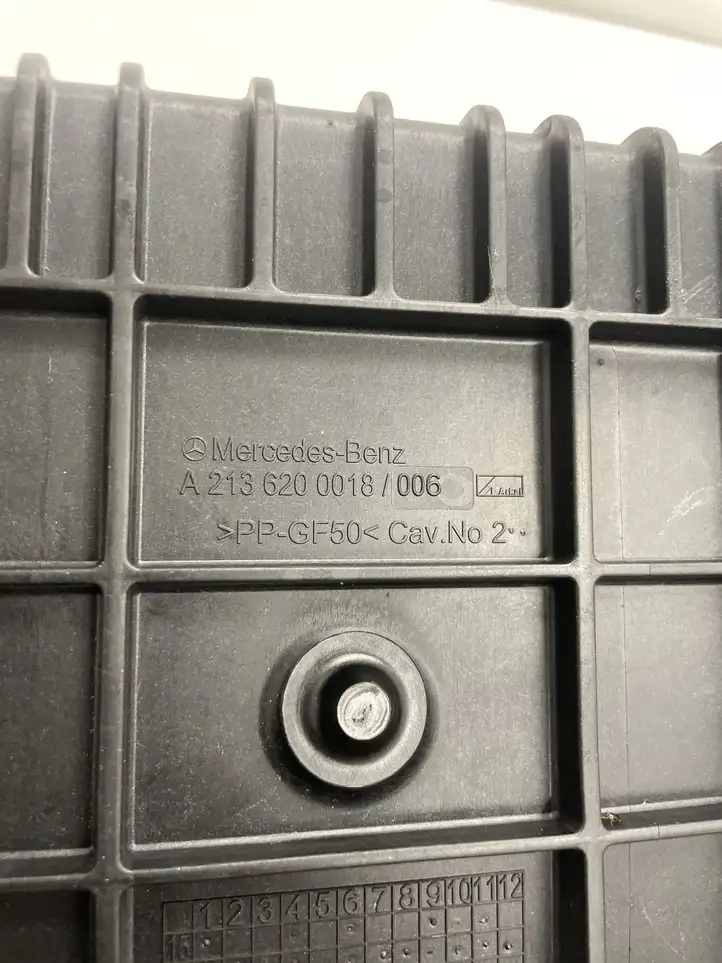 Mercedes-Benz E W213 (2016 - ) A2136200018 Площадка аккумулятора — фото 3