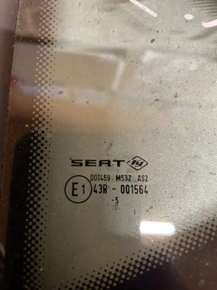 Seat Ibiza IV (6J,6P) (2008 - 2017) Заднее боковое стекло — фото 2