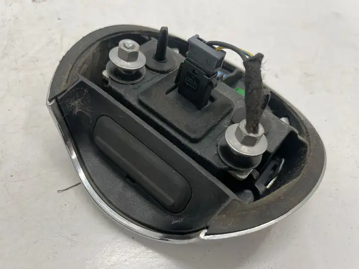 Opel Astra K (2015 - 2020) 39040296 Кнопка закрытия крышки багажника — фото 2