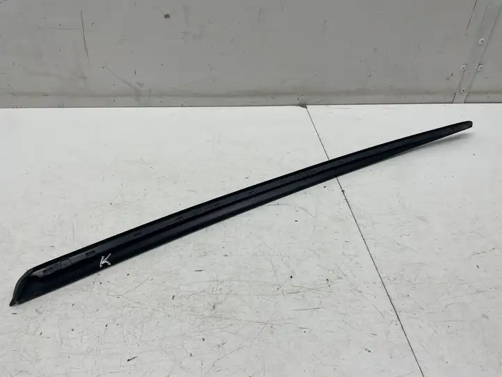 Audi A3/S3 8Y (2020 - ) 8Y0854327 Накладка стоек лобового стекла — фото 2