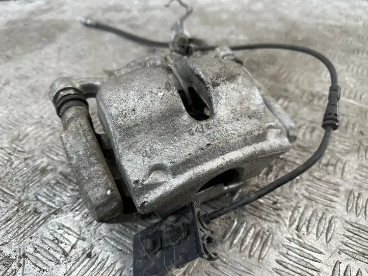 BMW 5 G30 G31 (2016 - ) Тормозной суппорт передний — фото 1