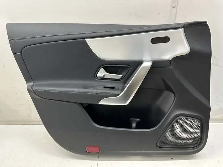 Mercedes-Benz CLA C118,X118 (2019 - ) A1187206901 Обшивка передней двери — фото 1