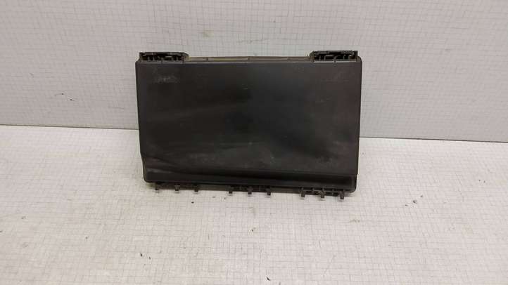 Opel Zafira (2008 - 2014)  13125865 Крышка ящика предохранителей