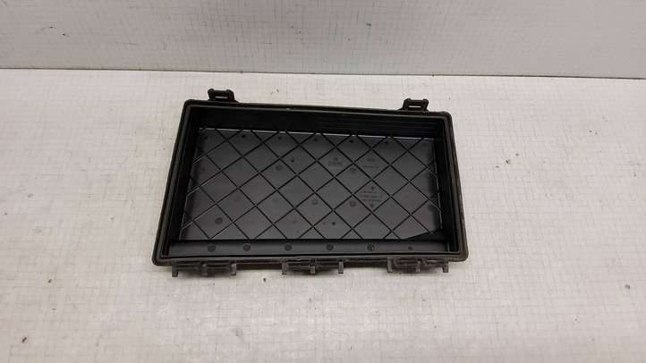 Opel Zafira (2008 - 2014)  13125865 Крышка ящика предохранителей