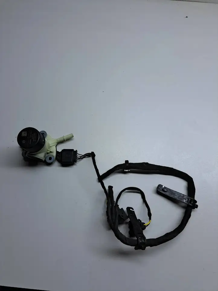 Mercedes-Benz E W212 (2009 - 2016) F01C250151 Насос AdBlue — фото 2