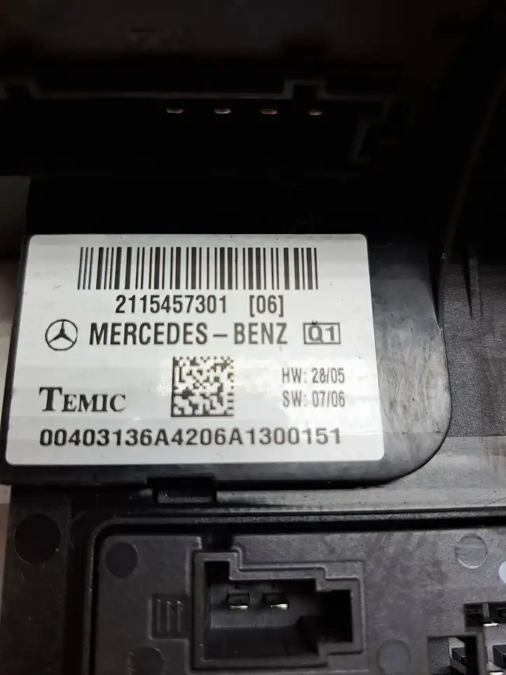 Mercedes-Benz E W211 (2002 - 2009) 2115457301 Блок предохранителей — фото 3
