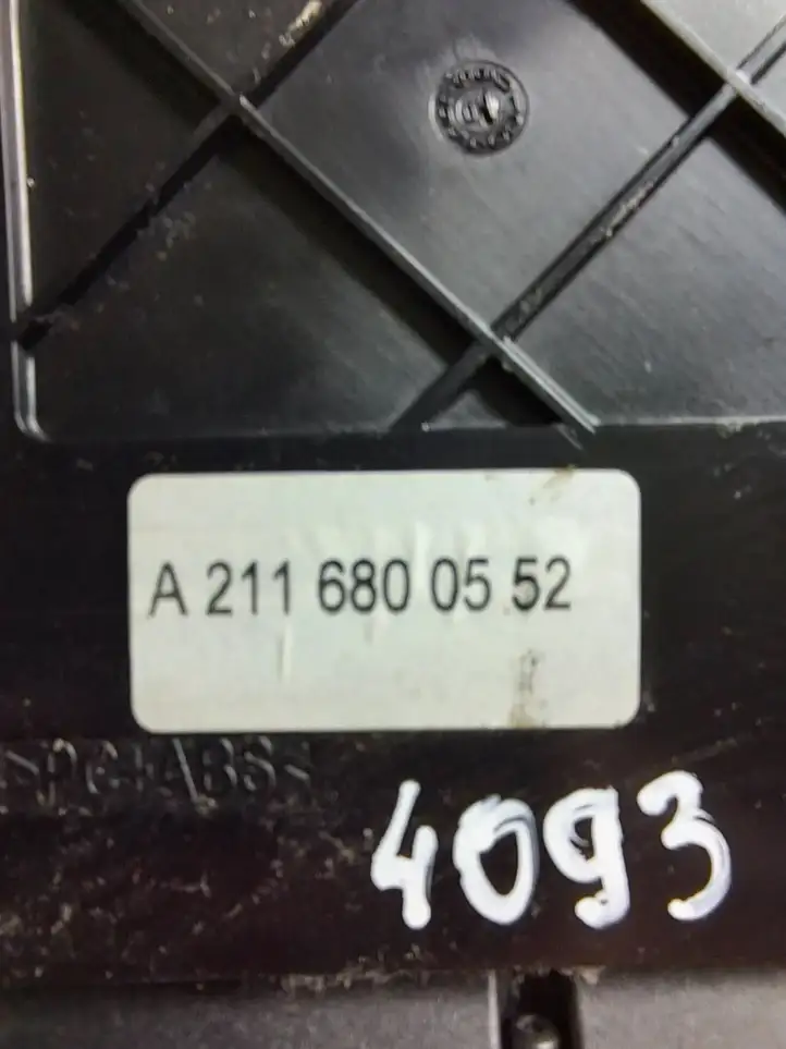 Mercedes-Benz E W211 (2002 - 2009) A2116800552 Блок кнопок на панели — фото 3