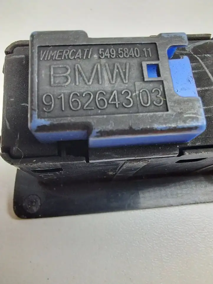BMW X3 F25 (2010 - 2017) 9162643 Кнопка закрытия крышки багажника — фото 3