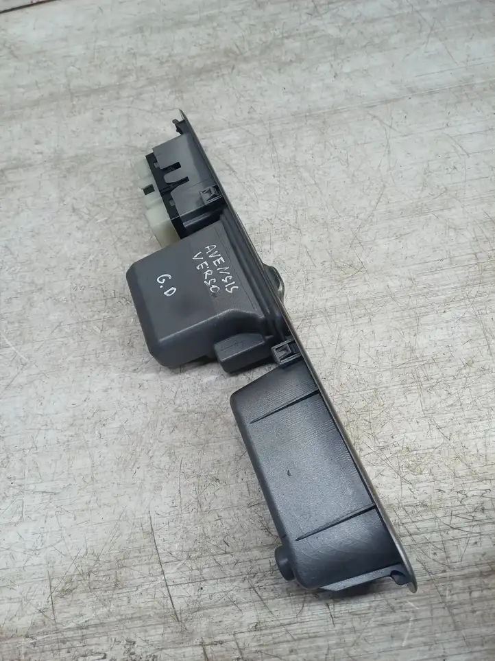 Toyota Avensis Verso (2001 - 2004) 8403044020 Блок кнопок стеклоподъемников — фото 4