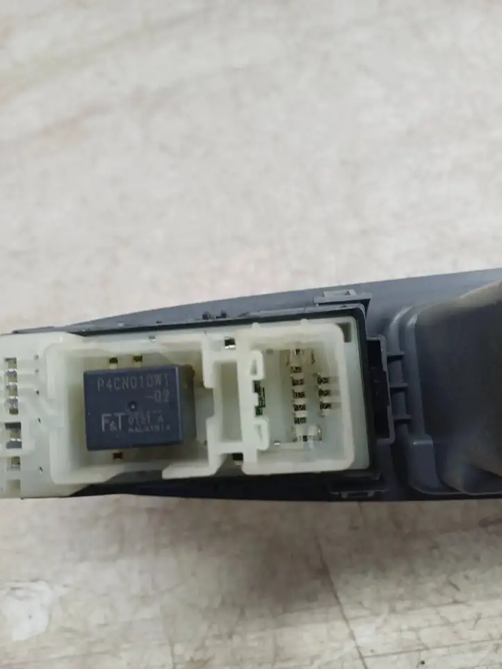 Toyota Avensis Verso (2001 - 2004) 8403044020 Блок кнопок стеклоподъемников — фото 6