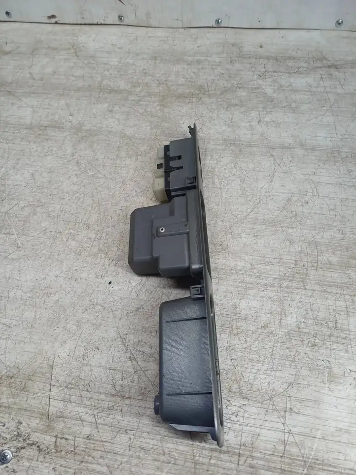 Toyota Avensis Verso (1995 - 2001) 8403044020 Блок кнопок стеклоподъемников — фото 3