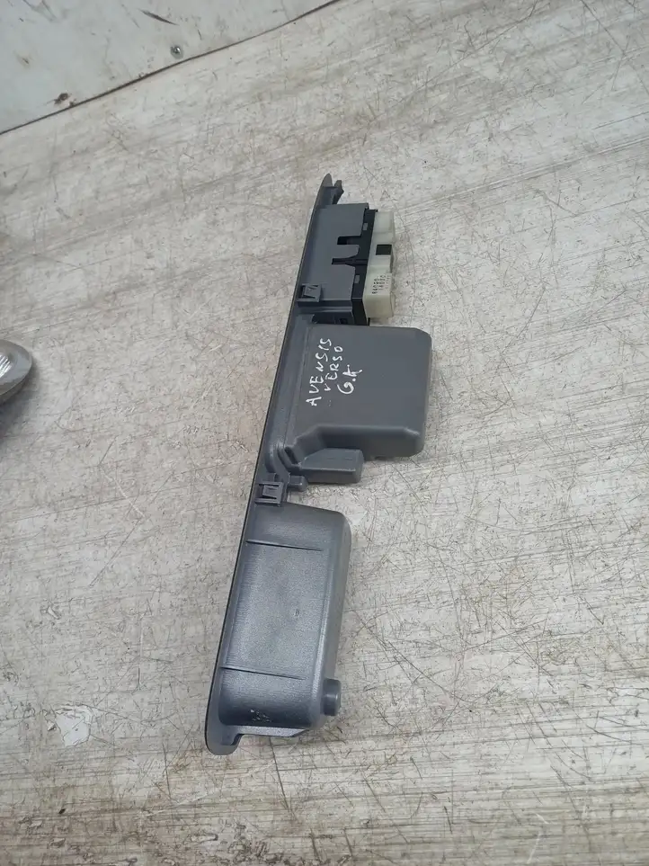 Toyota Avensis Verso (1995 - 2001) 8403044020 Блок кнопок стеклоподъемников — фото 4