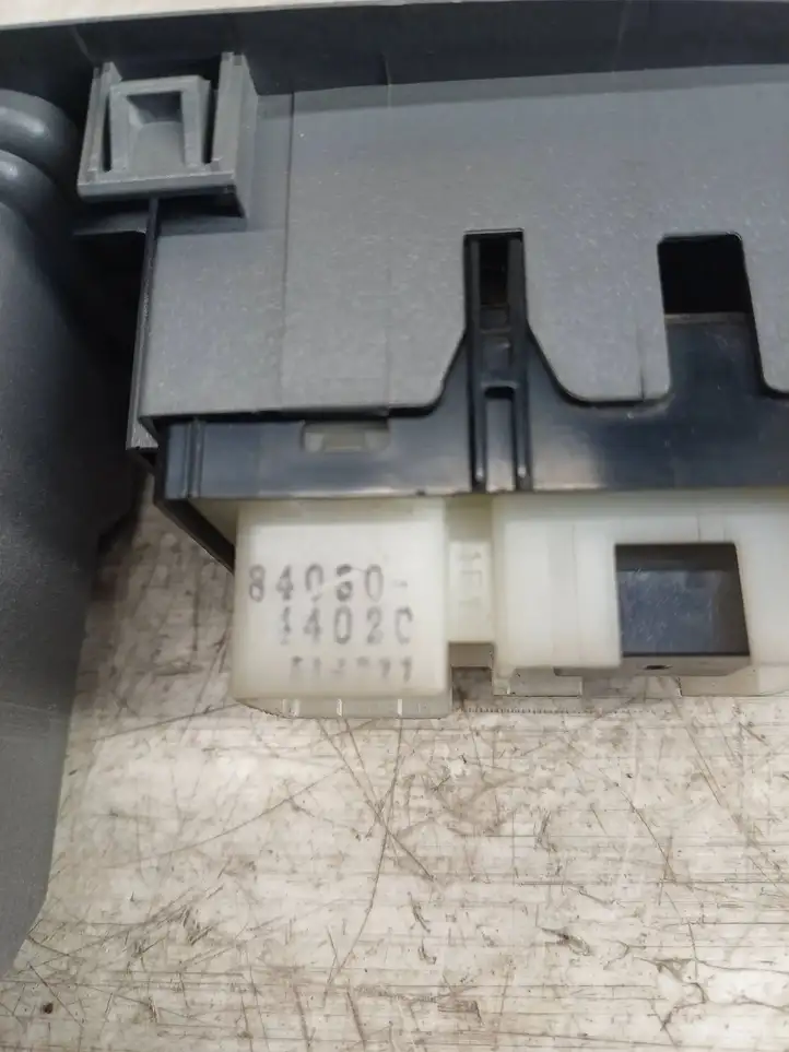 Toyota Avensis Verso (1995 - 2001) 8403044020 Блок кнопок стеклоподъемников — фото 5