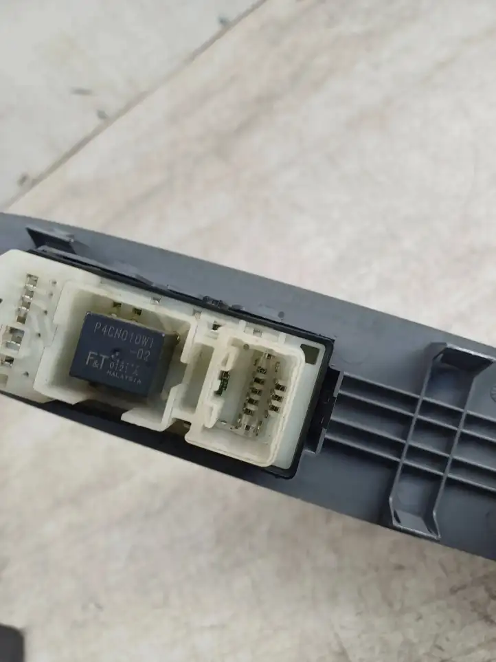 Toyota Avensis Verso (2001 - 2004) 8403044020 Блок кнопок стеклоподъемников — фото 5