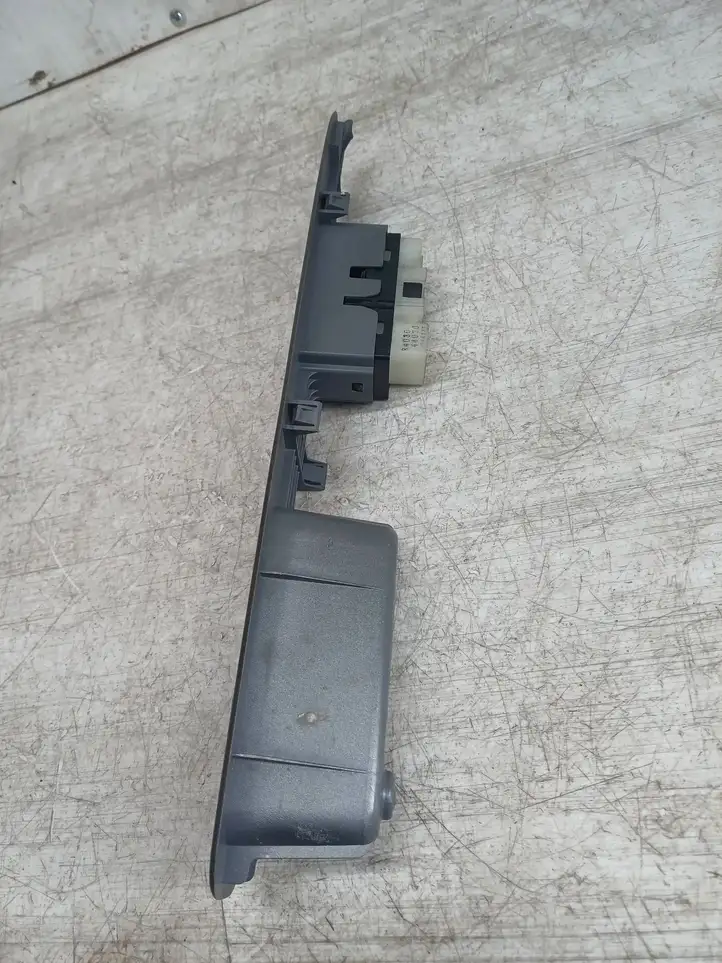 Toyota Avensis Verso (2001 - 2004) 8403044020 Блок кнопок стеклоподъемников — фото 6