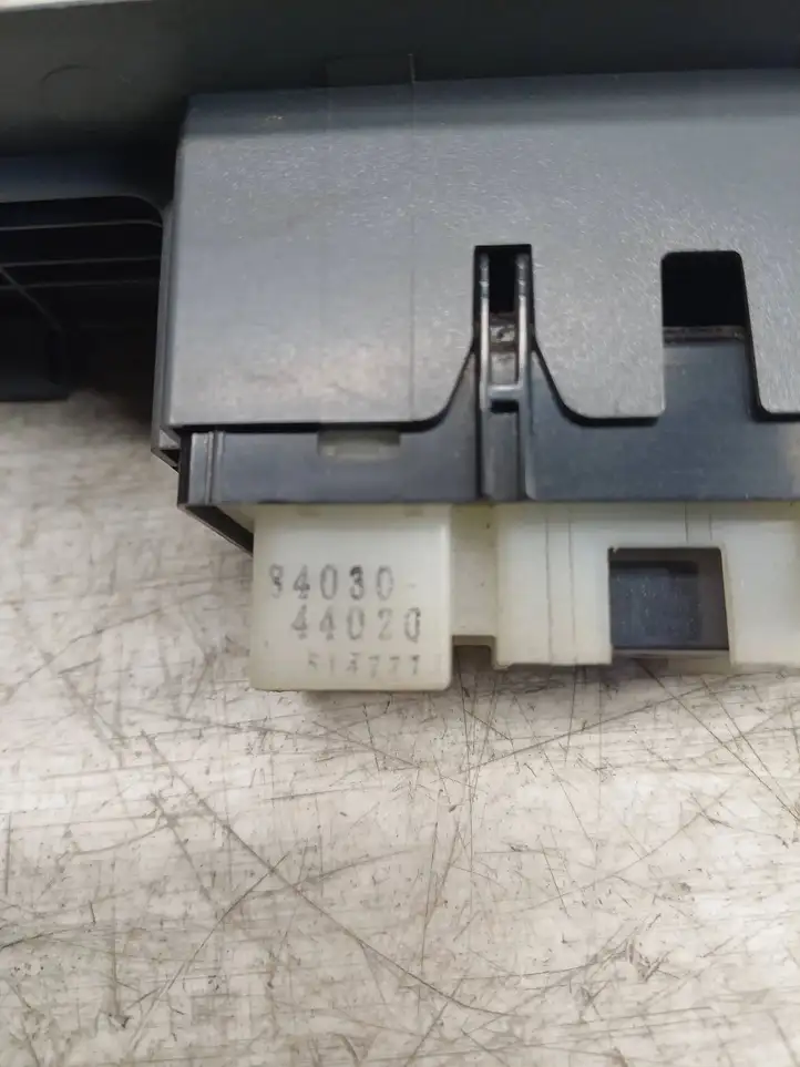 Toyota Avensis Verso (2001 - 2004) 8403044020 Блок кнопок стеклоподъемников — фото 7