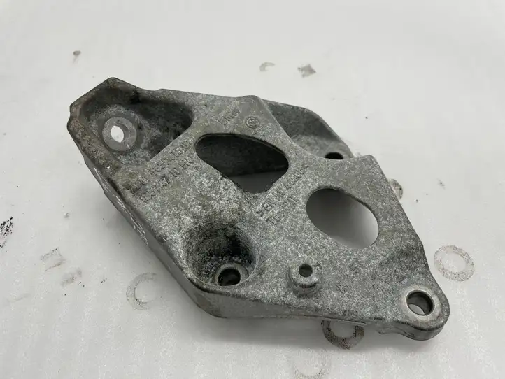 BMW 1 F20 F21 (2011 - 2019) 68529415 Кронштейн двигателя — фото 1