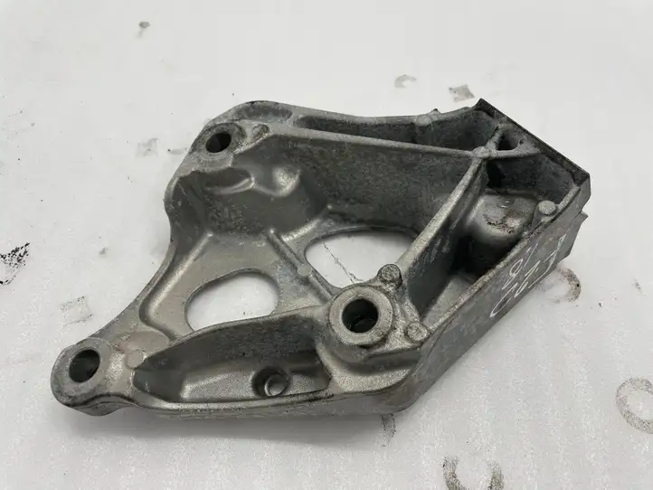 BMW 1 F20 F21 (2011 - 2019) 68529415 Кронштейн двигателя — фото 3