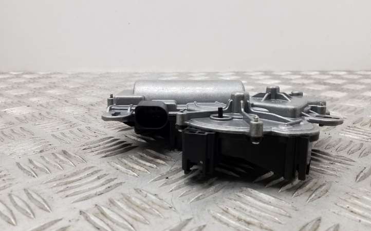 Skoda Superb B8 (3V) (2015 - 2023)  3V5827887A Притягиватель задней крышки
