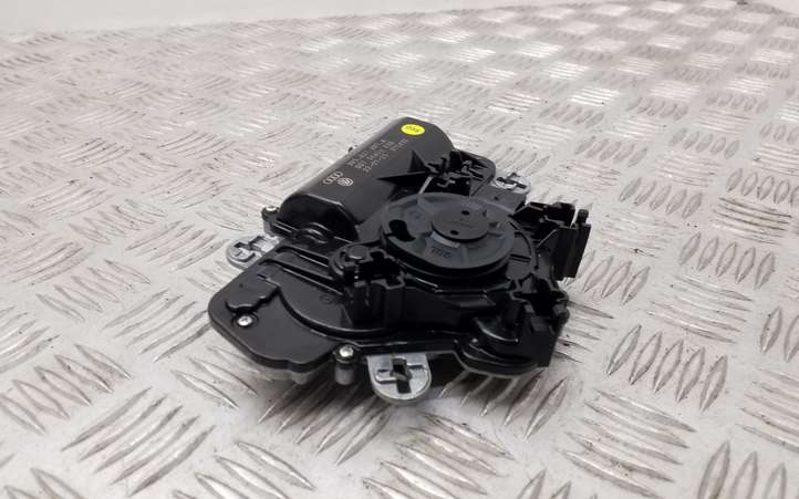 Skoda Superb B8 (3V) (2015 - 2023)  3V5827887A Притягиватель задней крышки