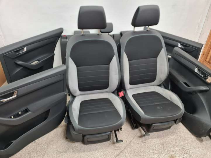 Skoda Fabia Mk3 (NJ) (2015 - 2021)  6V0885375 Комплект отделки дверей
