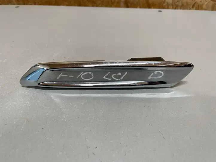 BMW 5 F10 F11 (2009 - 2016) 7336648 Молдинг крыла — фото 1