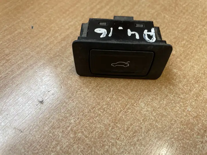 Audi A4 S4 B9 (2015 - 2019) 4G0959831C Кнопка закрытия багажника — фото 1