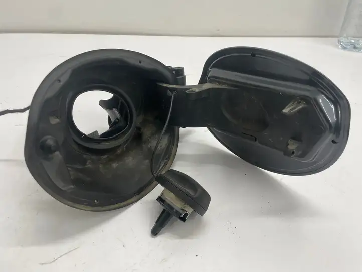 BMW 1 F20 F21 (2011 - 2019) 7238095 Крышка топливного бака — фото 1