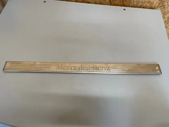 Mercedes-Benz E W212 (2009 - 2016) A2126860936 Внутренняя отделка переднего порога — фото 1