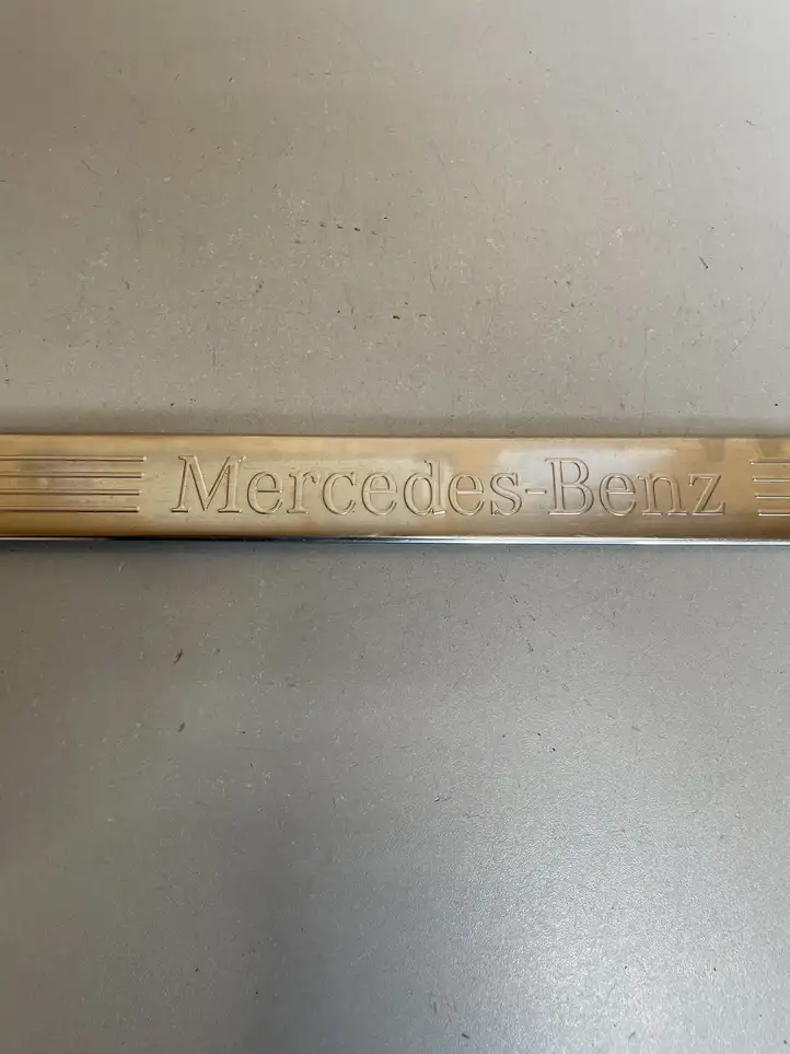 Mercedes-Benz C W204 (2007 - 2014) A2046801935 Внутренняя отделка переднего порога — фото 2