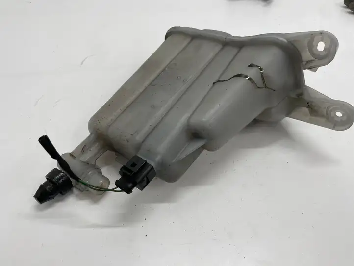 Audi A5 8T 8F (2007 - 2011) 8K0121403G Расширительный бачок — фото 3