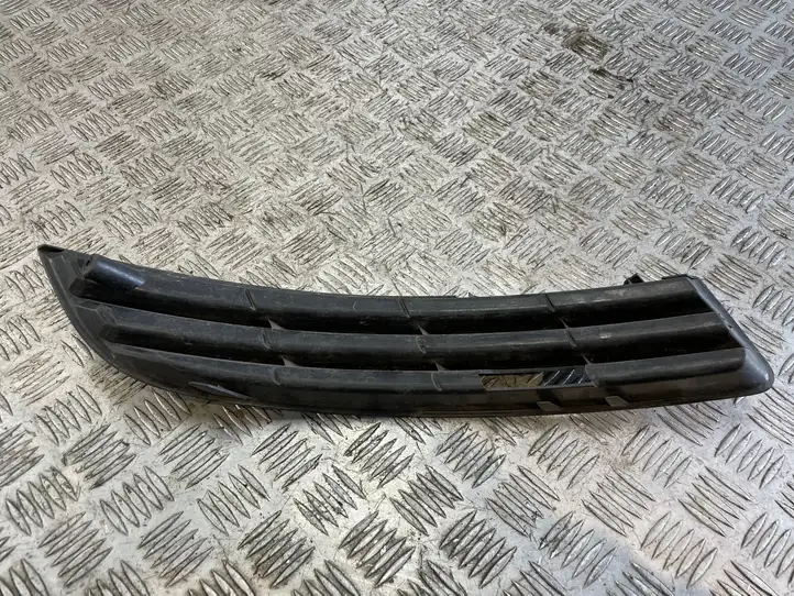 Volkswagen PASSAT B6 (2005 - 2010) 3C0853665 Нижняя решетка переднего бампера — фото 2