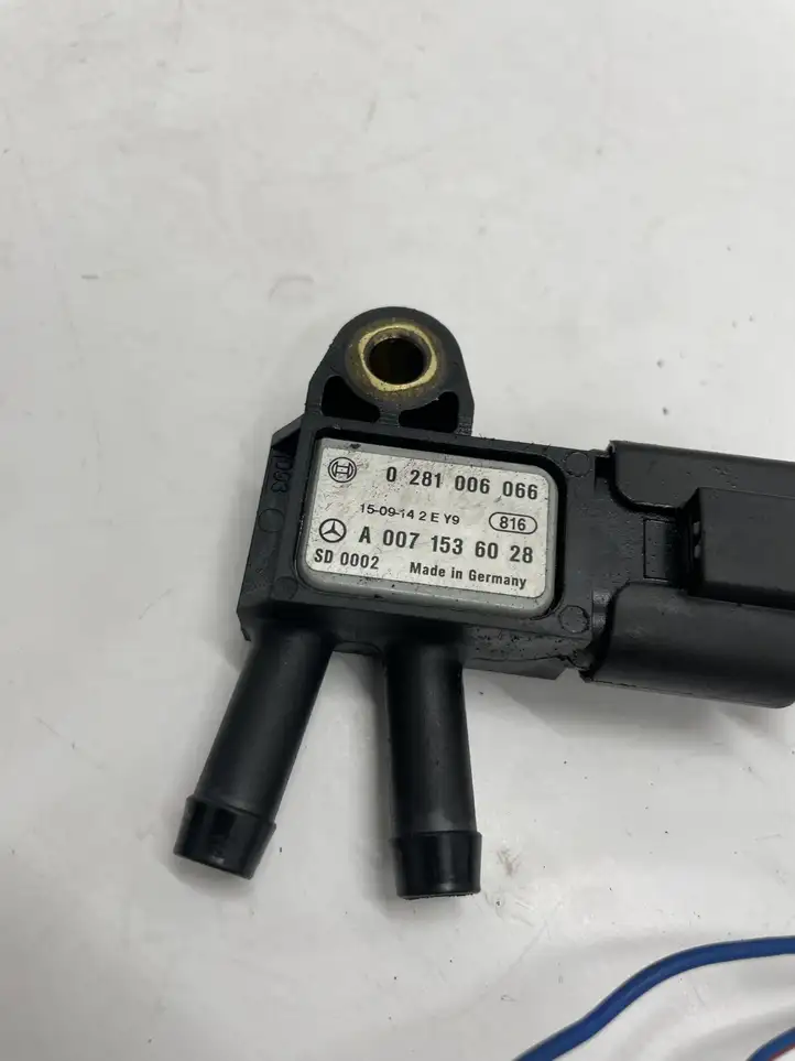 Mercedes-Benz CLA C117,X117,W117 (2013 - 2019) A0061536028 Датчик давления выхлопных газов — фото 2